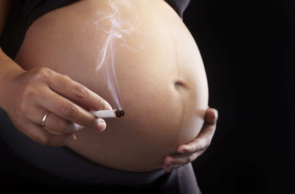 La regulación del tabaco disminuye el nacimiento de bebés prematuros